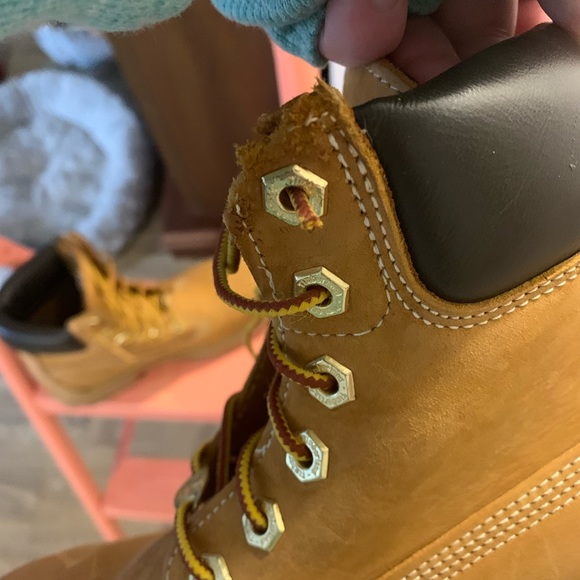 Size 7.5 like new authentic Original Timberland boots 🥾 - Picture 8 of 9
